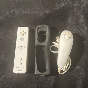 Official Wii REMOTE W/Black SLEEVE & NUNCHUCK Nintendo Controller RVL003 RLV004